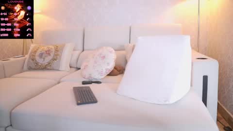 Snapshot of kellyfernandes chatting on April 17, 5:54 am vanessa online show from April 17, 5:54 am