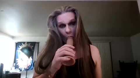 Snapshot of kellyjames420 chatting on December 18, 5:57 am Kelly James online show from December 18, 5:57 am