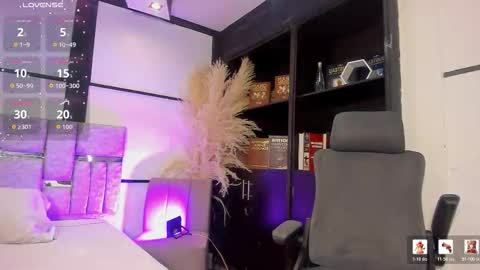 kellyMillian  online show from March 19, 12:53 pm