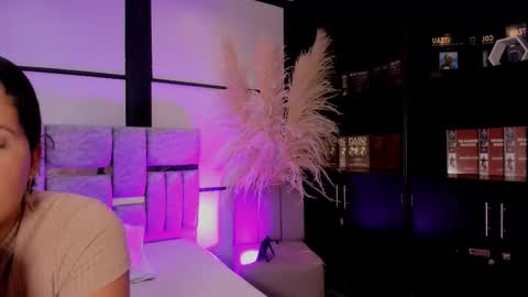 kellyMillian  online show from March 24, 1:38 pm