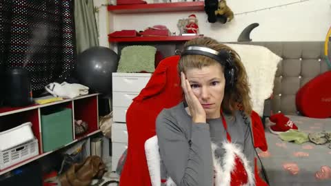 kelly online show from December 25, 12:05 am