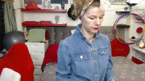 kelly online show from December 31, 12:43 am
