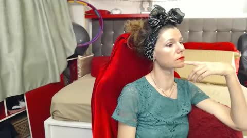 kelly online show from November 3, 10:10 pm