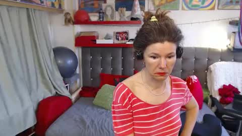 Snapshot of kellynumber chatting on April 10, 11:15 am kelly online show from April 10, 11:15 am