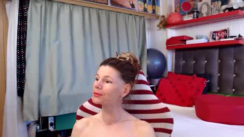 Snapshot of kellynumber chatting on April 26, 8:45 am kelly online show from April 26, 8:45 am