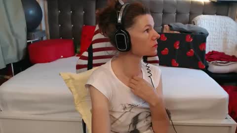 Snapshot of kellynumber chatting on May 22, 8:21 am kelly online show from May 22, 8:21 am