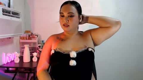 KELLY MCDOLEN online show from July 19, 1:09 am