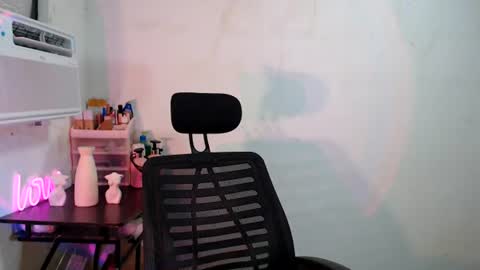 KELLY MCDOLEN online show from July 25, 1:41 pm