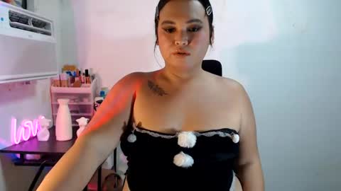 KELLY MCDOLEN online show from July 28, 4:39 pm