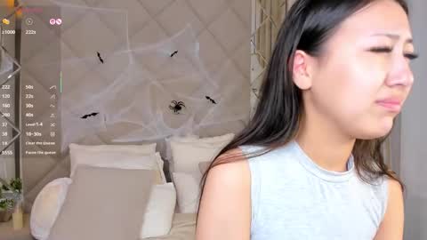 kellyy_bern online show from November 2, 1:19 am