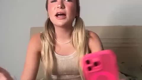 Snapshot of kelseyblu chatting on March 19, 12:47 am Kelsey Blu online show from March 19, 12:47 am