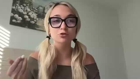 Snapshot of kelseyblu chatting on April 13, 10:59 pm Kelsey Blu online show from April 13, 10:59 pm