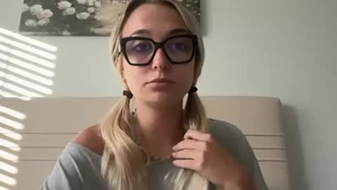 Snapshot of kelseyblu chatting on April 17, 11:08 pm Kelsey Blu online show from April 17, 11:08 pm