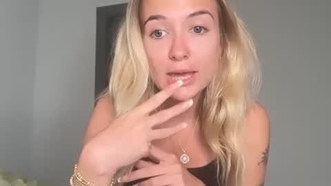 Snapshot of kelseyblu chatting on May 17, 12:08 am Kelsey Blu online show from May 17, 12:08 am