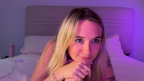 Snapshot of kelseyblu chatting on May 31, 11:17 pm Kelsey Blu online show from May 31, 11:17 pm