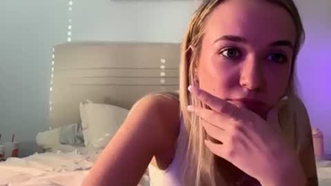 Snapshot of kelseyblu chatting on June 2, 11:18 pm Kelsey Blu online show from June 2, 11:18 pm