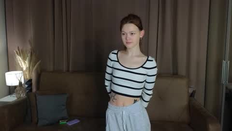 Snapshot of kelsiehelems chatting on November 17, 7:19 pm Eva online show from November 17, 7:19 pm