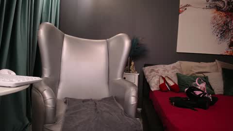 kelsikarterr online show from January 31, 8:11 am