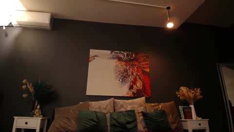 kelsikarterr online show from February 3, 5:07 am