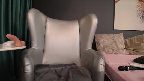 kelsikarterr online show from February 25, 12:03 pm