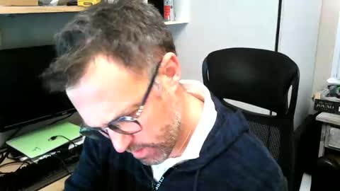 Snapshot of kelvin06133 chatting on December 3, 9:34 pm kelvin06133 online show from December 3, 9:34 pm