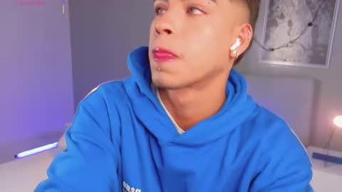 Snapshot of ken_boy_ chatting on October 1, 11:38 am   online show from October 1, 11:38 am