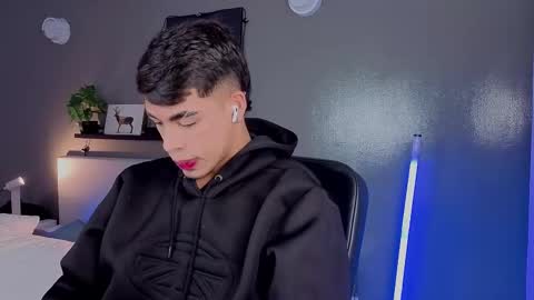 Snapshot of ken_boy_ chatting on October 11, 11:53 am   online show from October 11, 11:53 am