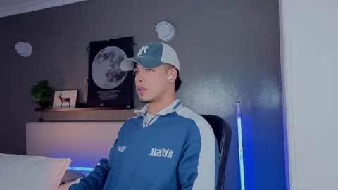 Snapshot of ken_boy_ chatting on October 13, 11:32 am   online show from October 13, 11:32 am