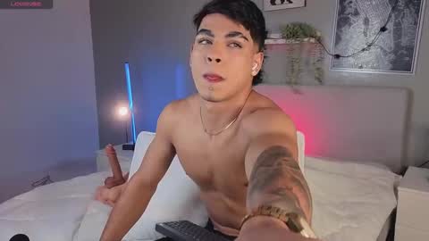 Snapshot of ken_boy_ chatting on October 23, 11:42 am   online show from October 23, 11:42 am