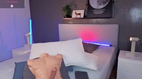 Snapshot of ken_boy_ chatting on October 26, 12:33 pm   online show from October 26, 12:33 pm