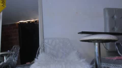 Kendall online show from February 9, 8:02 pm