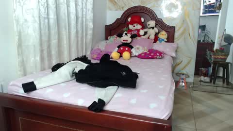 kendall  online show from October 4, 5:27 am