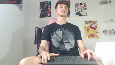 Snapshot of kendall_ros chatting on January 3, 8:22 pm kendall ross online show from January 3, 8:22 pm