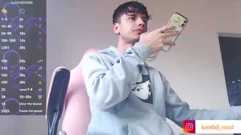 Snapshot of kendall_ros chatting on October 1, 2:23 pm kendall ross online show from October 1, 2:23 pm