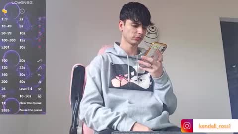 Snapshot of kendall_ros chatting on October 17, 3:25 pm kendall ross online show from October 17, 3:25 pm