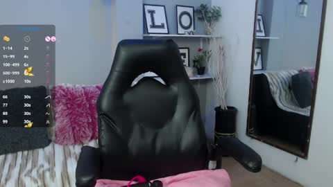 Snapshot of kendallwood_ chatting on May 4, 9:00 pm Kendall online show from May 4, 9:00 pm