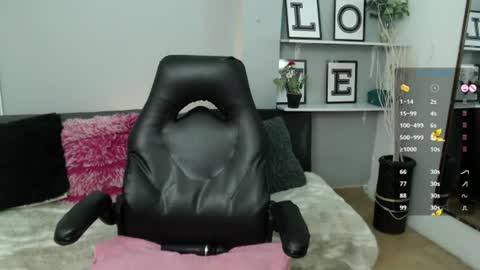 Snapshot of kendallwood_ chatting on July 5, 3:56 am Kendall online show from July 5, 3:56 am