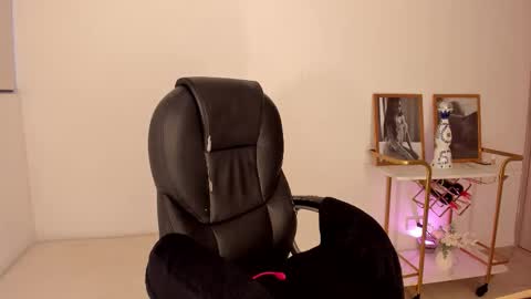 Snapshot of kendra_bennz_ chatting on December 18, 12:00 pm kendra Benz online show from December 18, 12:00 pm