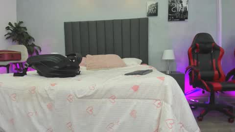 Kendra London online show from March 23, 11:14 am