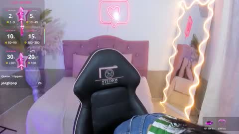 Snapshot of kendra_tay chatting on December 18, 3:34 am kendra online show from December 18, 3:34 am