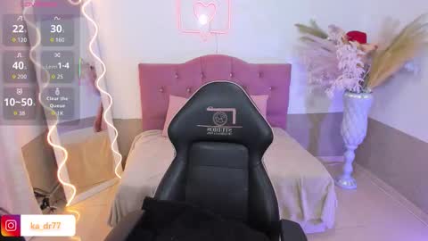 Snapshot of kendra_tay chatting on March 18, 3:31 am kendra online show from March 18, 3:31 am