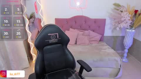 Snapshot of kendra_tay chatting on April 1, 4:02 am kendra online show from April 1, 4:02 am