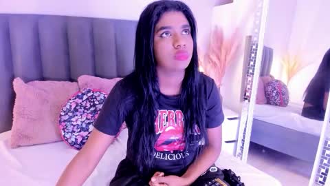 kendrachavez_ online show from November 17, 10:37 pm