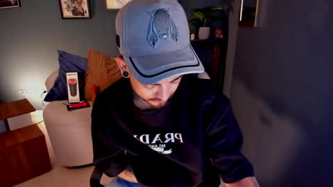 keneth_collins online show from May 21, 1:07 pm