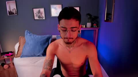 keneth_collins online show from June 1, 12:29 pm