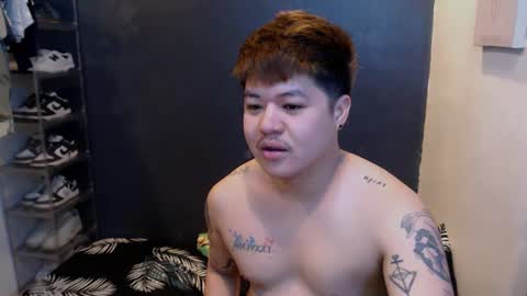 Snapshot of kenhotline911 chatting on December 5, 7:17 pm ken online show from December 5, 7:17 pm