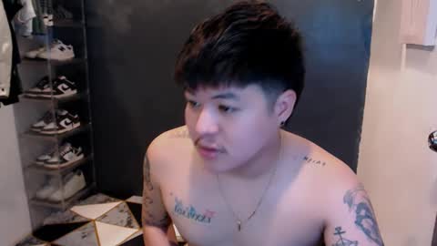 Snapshot of kenhotline911 chatting on February 13, 2:20 pm ken online show from February 13, 2:20 pm