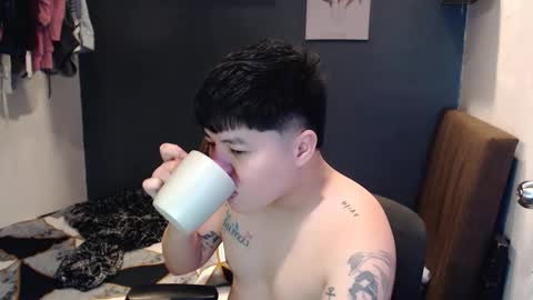 Snapshot of kenhotline911 chatting on December 20, 7:59 am ken online show from December 20, 7:59 am