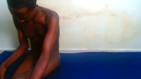 Snapshot of kenia_couples chatting on February 1, 2:05 am Nelian and Emma online show from February 1, 2:05 am