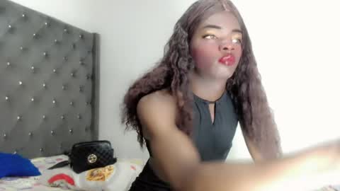 Snapshot of kenia_nihiara chatting on July 19, 7:06 pm kenia_nihiara online show from July 19, 7:06 pm